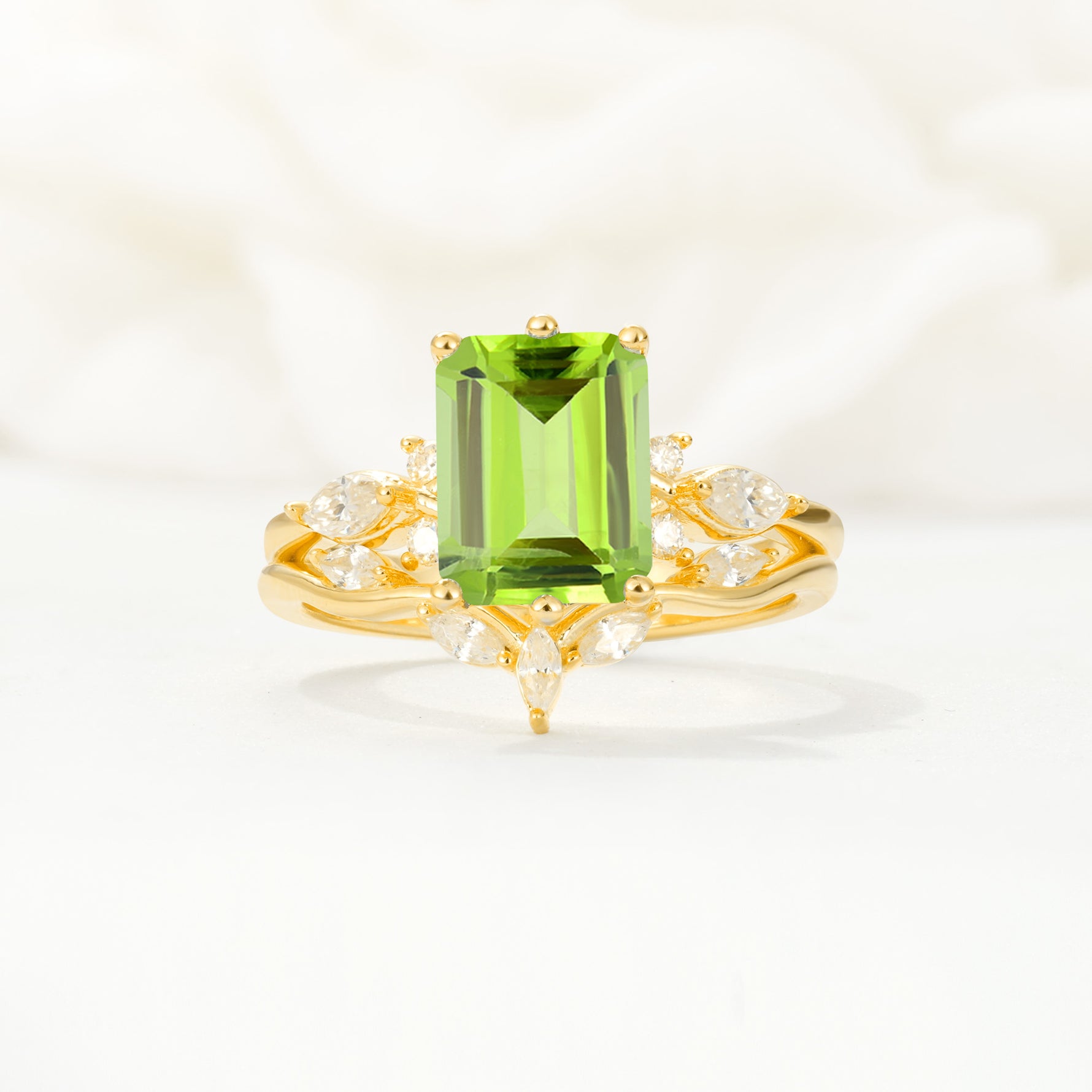 SR17109 Peridot Ring - Yellow-Gold