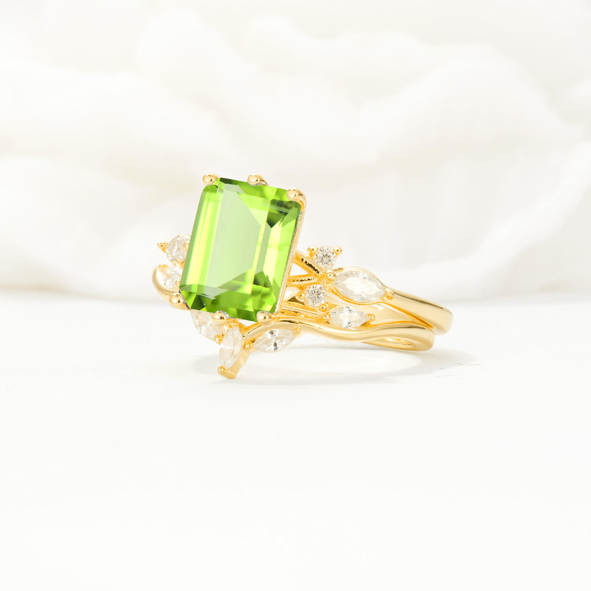 SR17109 Peridot Ring - White-Gold