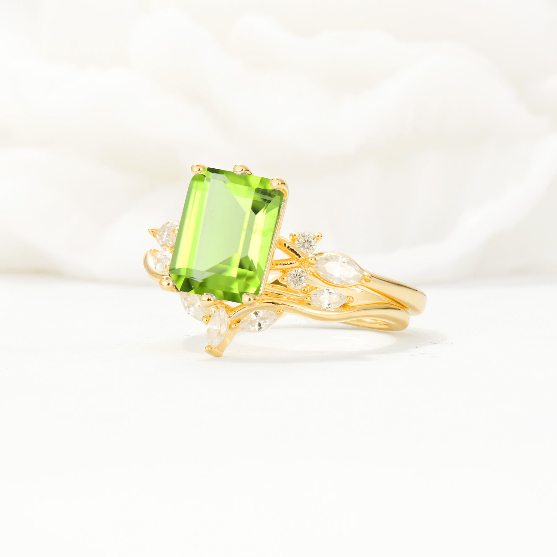 SR17109 Peridot Ring - White-Gold
