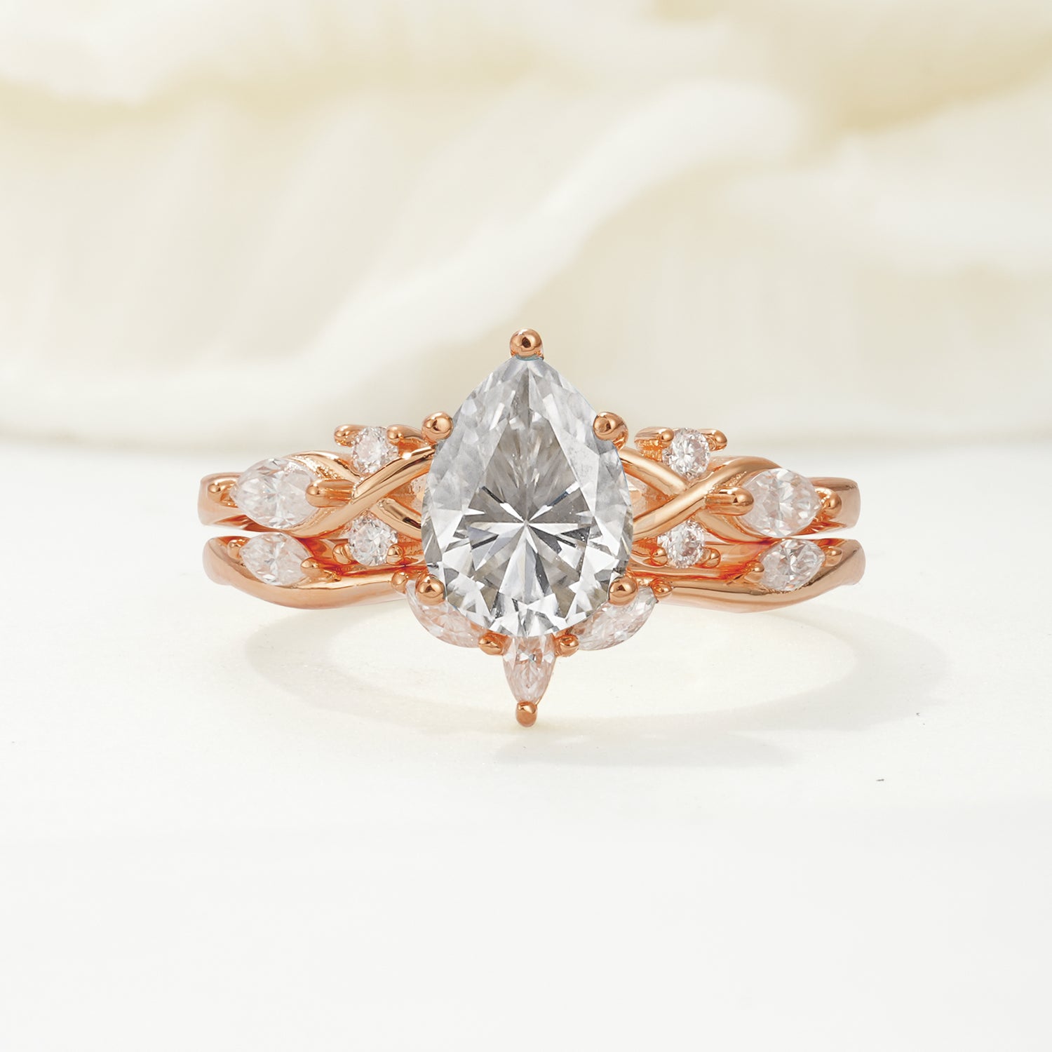 Nature-Inspired Luxury Pear-Cut Moissanite Bridal Ring Set
