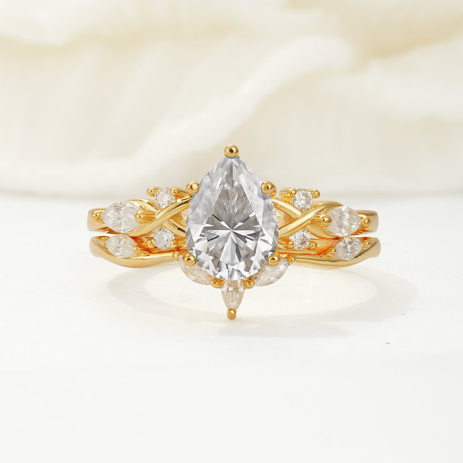 Nature-Inspired Luxury Pear-Cut Moissanite Bridal Ring Set