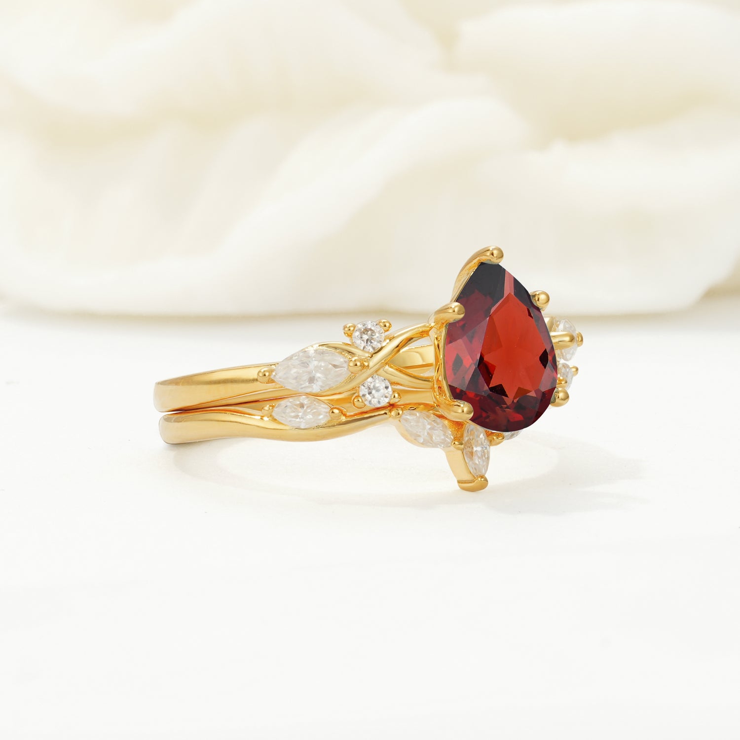 Nature-Inspired Luxury Pear-Cut Garnet Bridal Ring Set