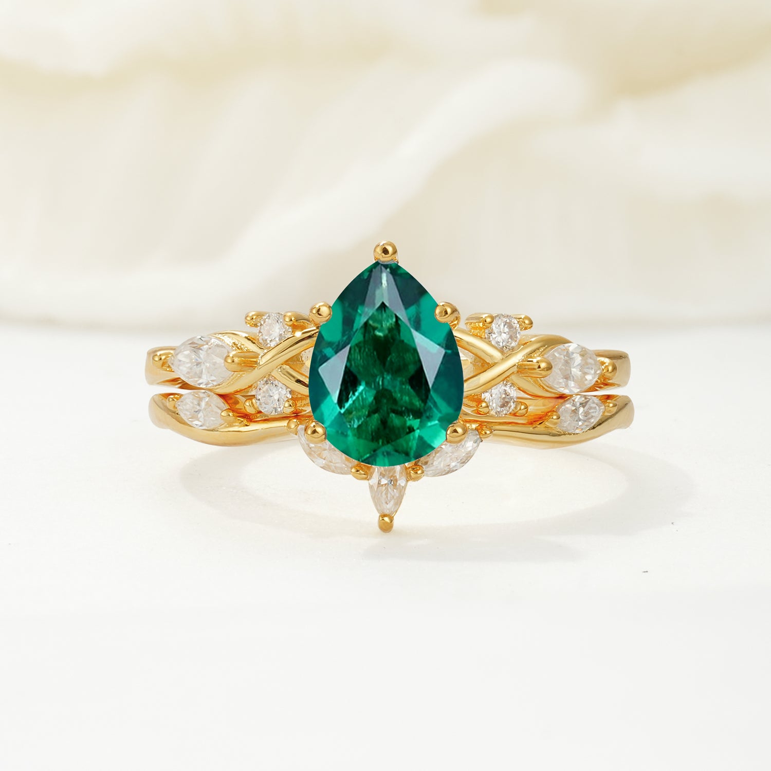 Nature-Inspired Luxury Pear-Cut Emerald Bridal Ring Set