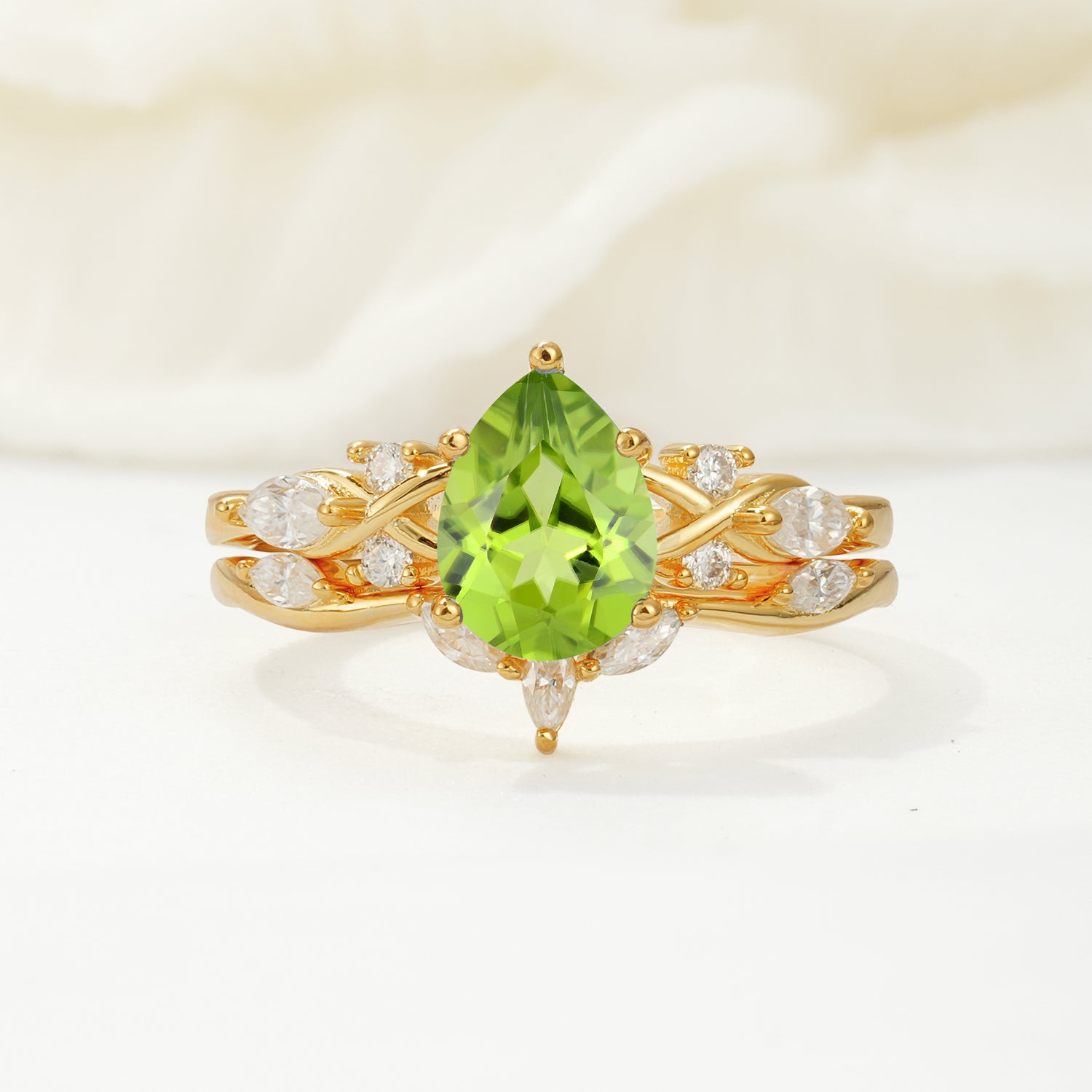 Nature-Inspired Luxury Pear-Cut Peridot Bridal Ring Set