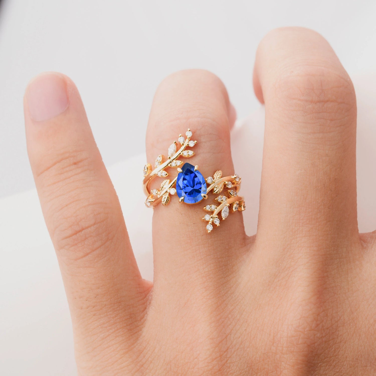 Nature Inspired  Pear Cut Sapphire Bridal Ring Set for Women