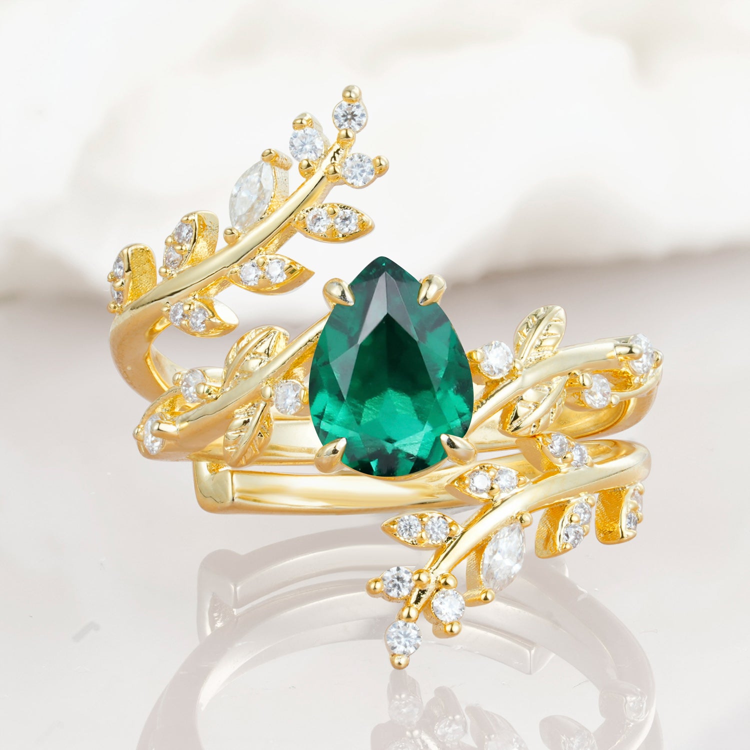 Nature Inspired  Pear Cut Emerald Bridal Ring Set for Women