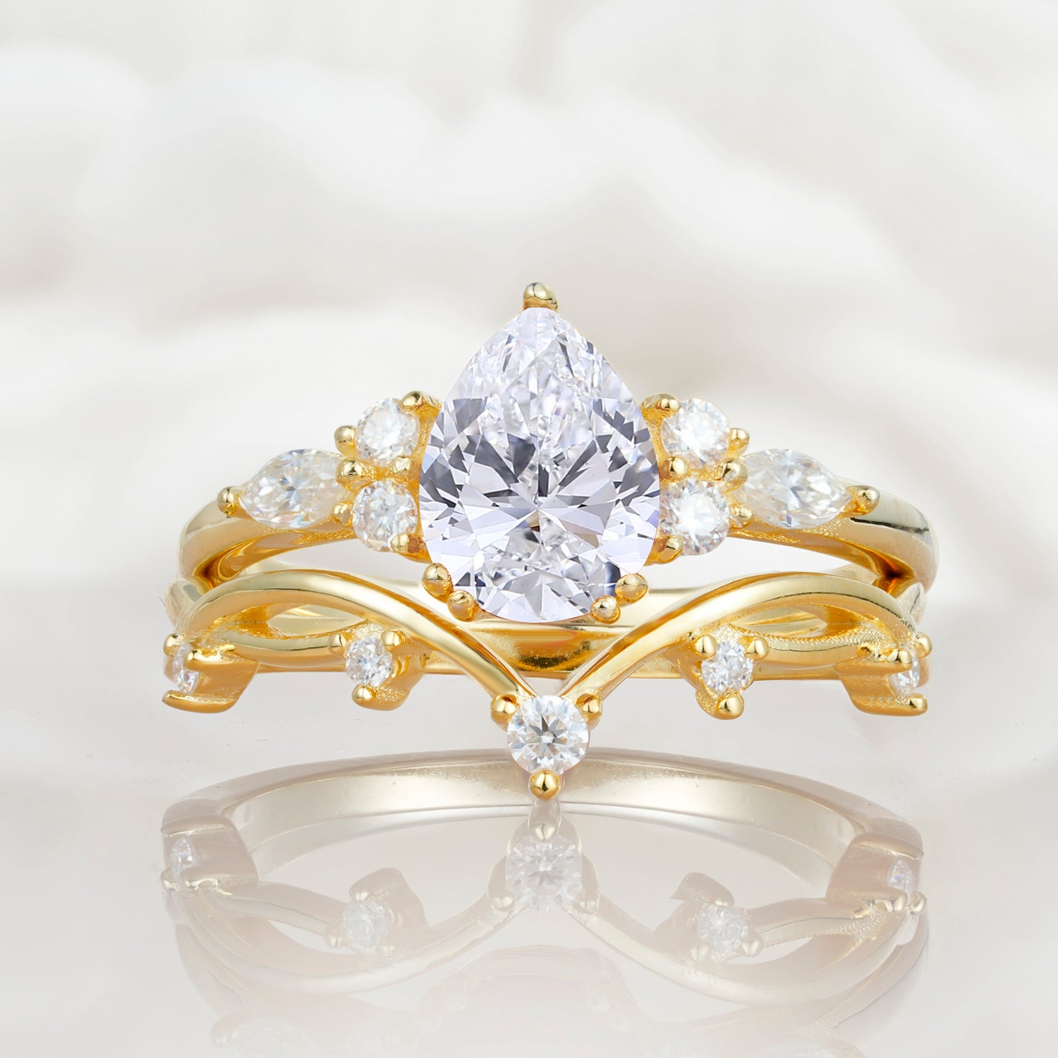 Classic Pear Cut Lab Diamond Engagement Ring Set for Women