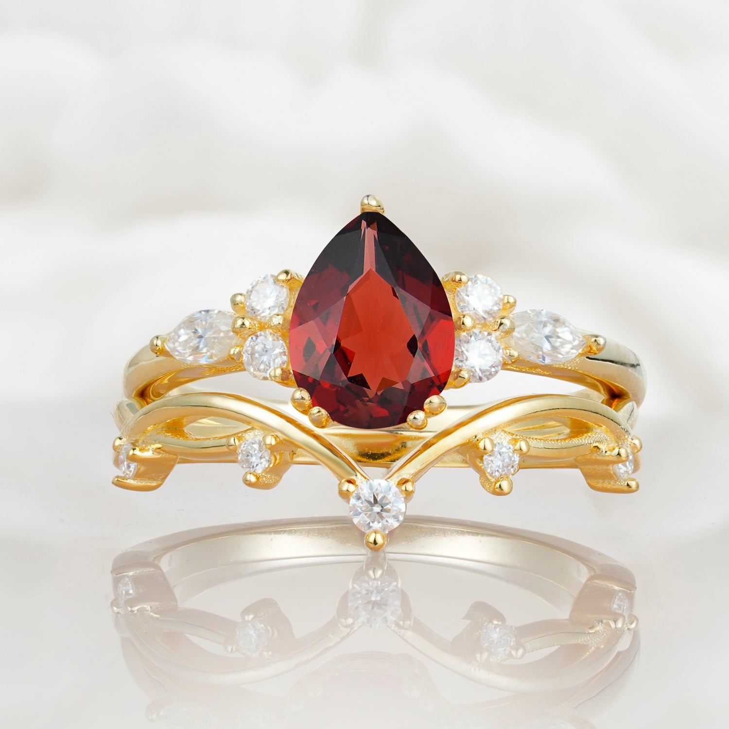 Classic Pear Cut Garnet Engagement Ring Set for Women