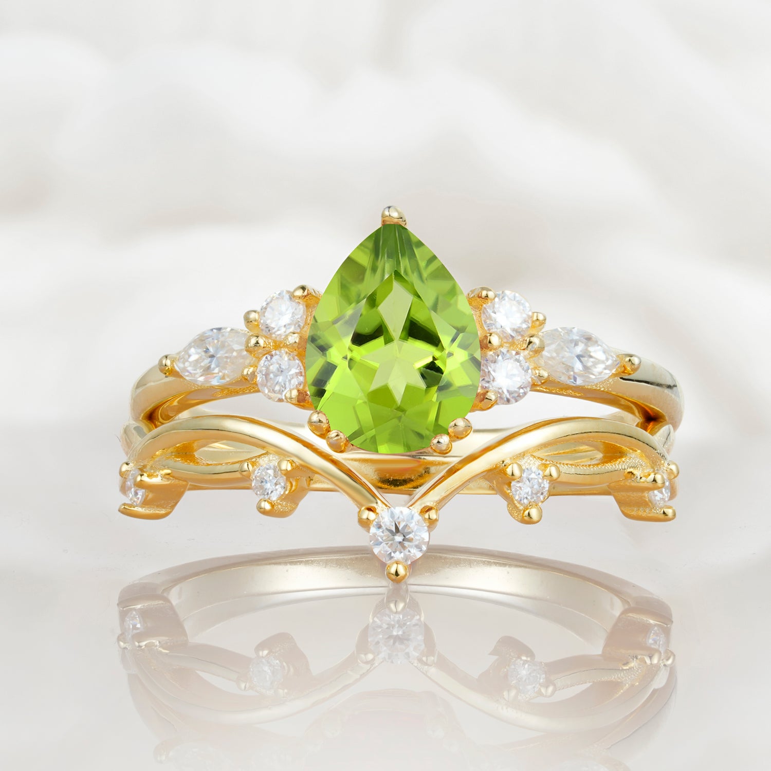 Classic Pear Cut Peridot Engagement Ring Set for Women
