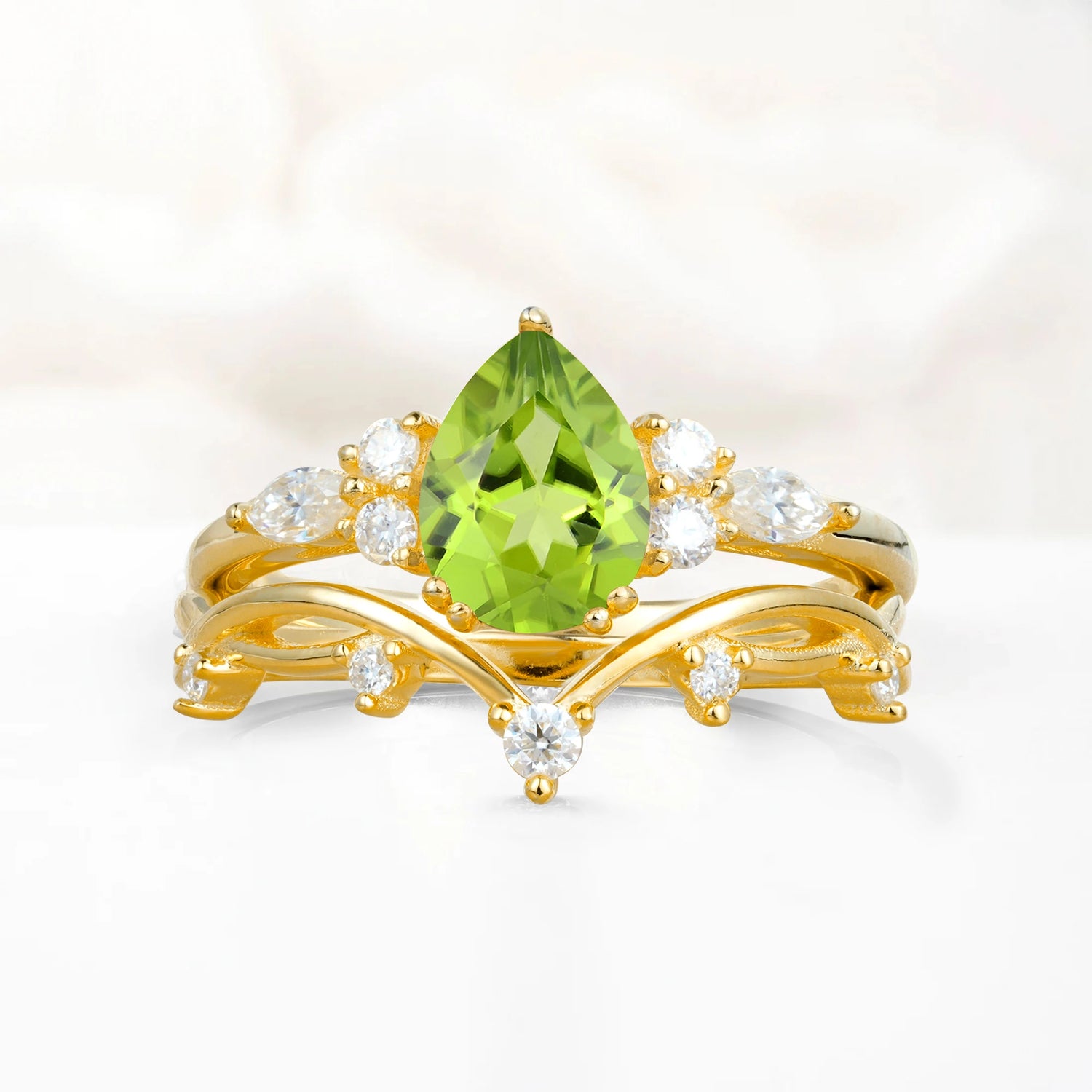 Classic Pear Cut Peridot Engagement Ring Set for Women