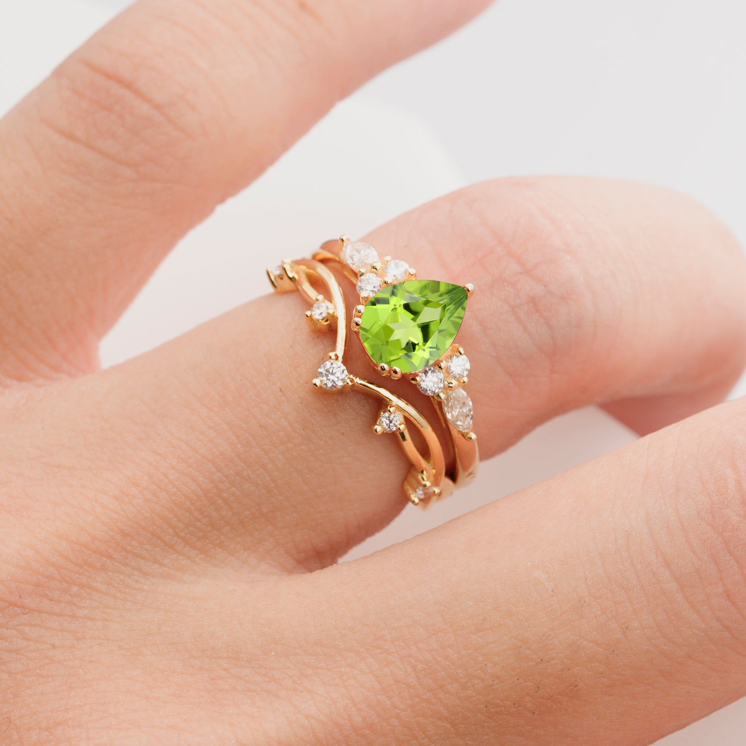 Classic Pear Cut Peridot Engagement Ring Set for Women