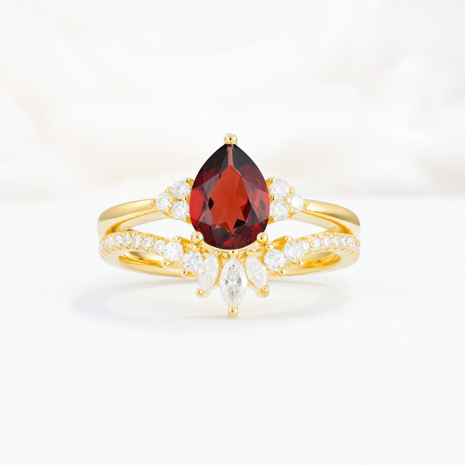 SR17115 Garnet Ring - Yellow-Gold