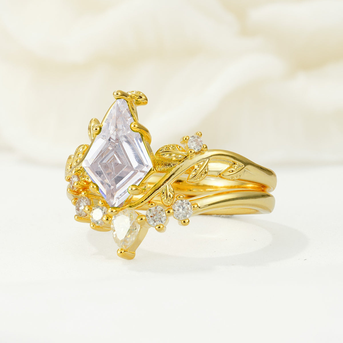 SR17116 Moissanite Ring - White-Gold