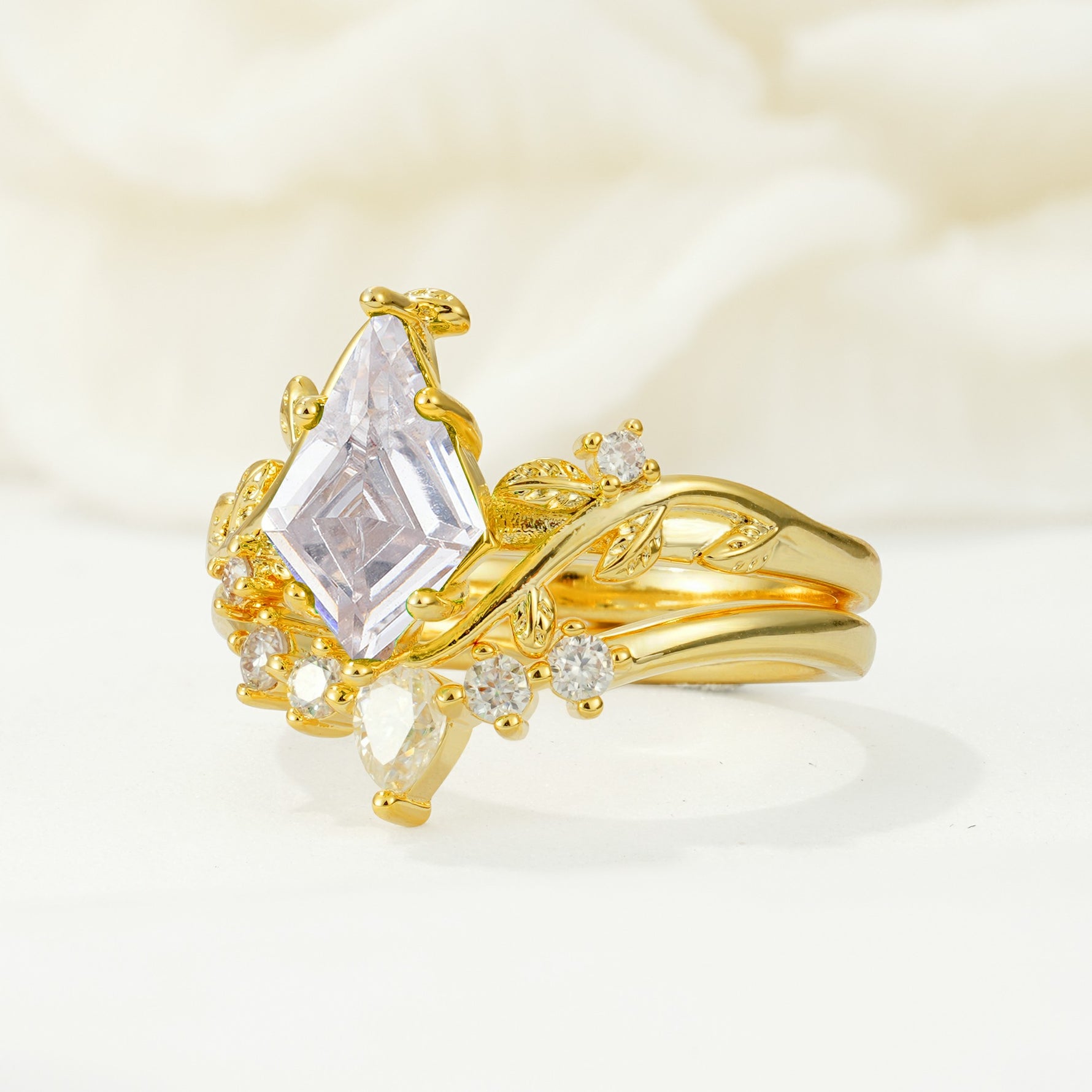 SR17116 Moissanite Ring - White-Gold