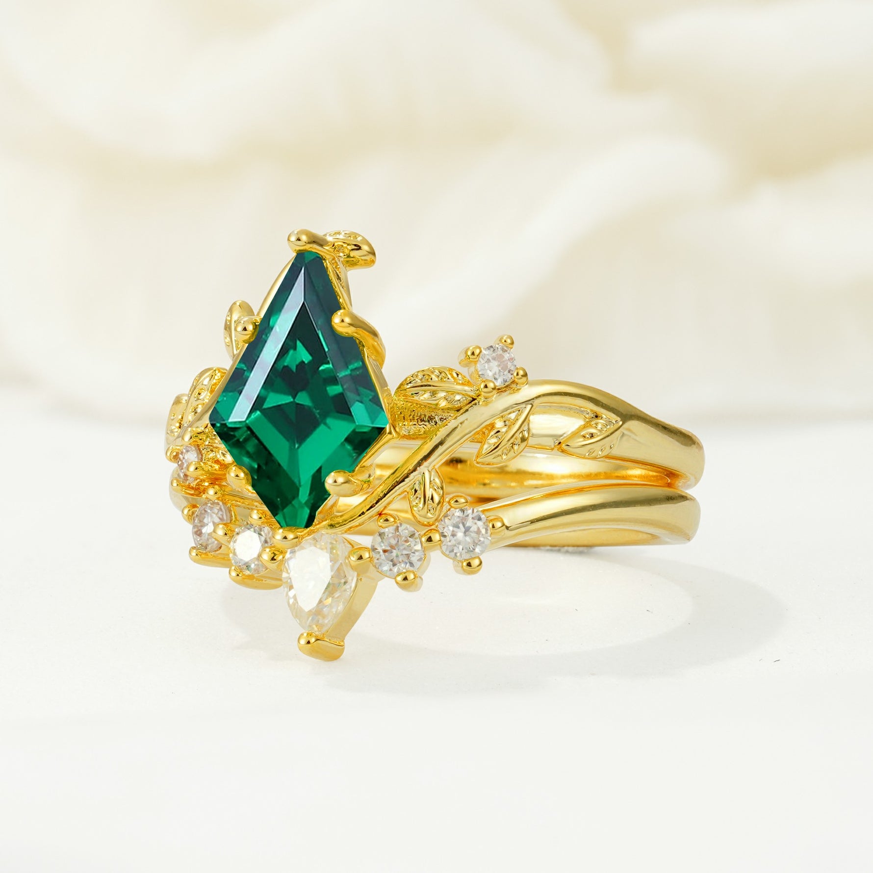 SR17116 Emerald Ring - White-Gold