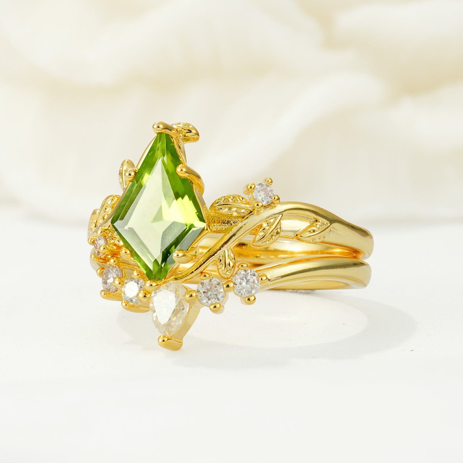 SR17116 Peridot Ring - White-Gold