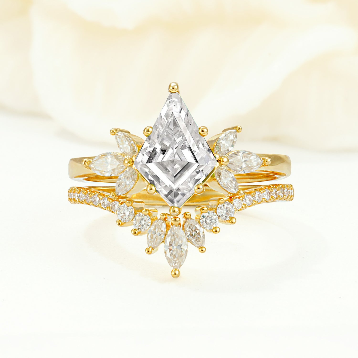 SR17117 Lab Diamond Ring - Yellow-Gold