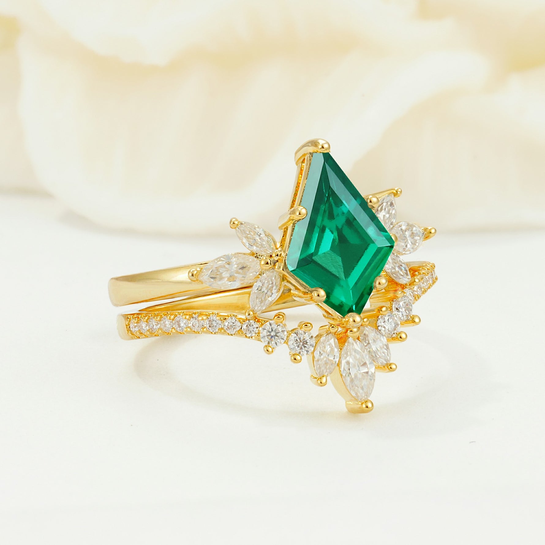 SR17117 Emerald Ring - White-Gold