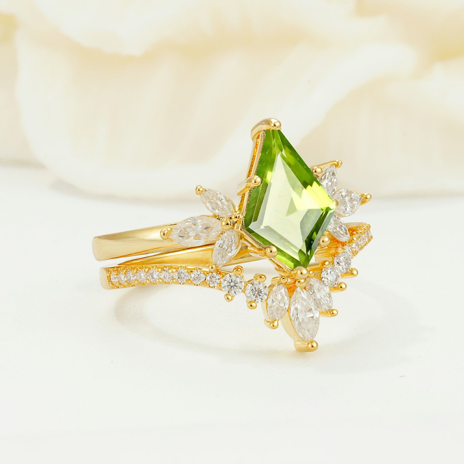 SR17117 Peridot Ring - White-Gold