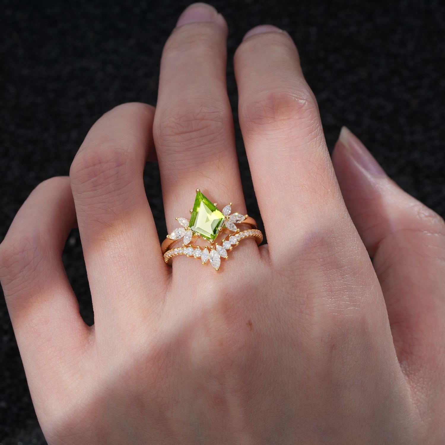 Classic Luxury Kite-Cut Peridot Bridal Ring Set