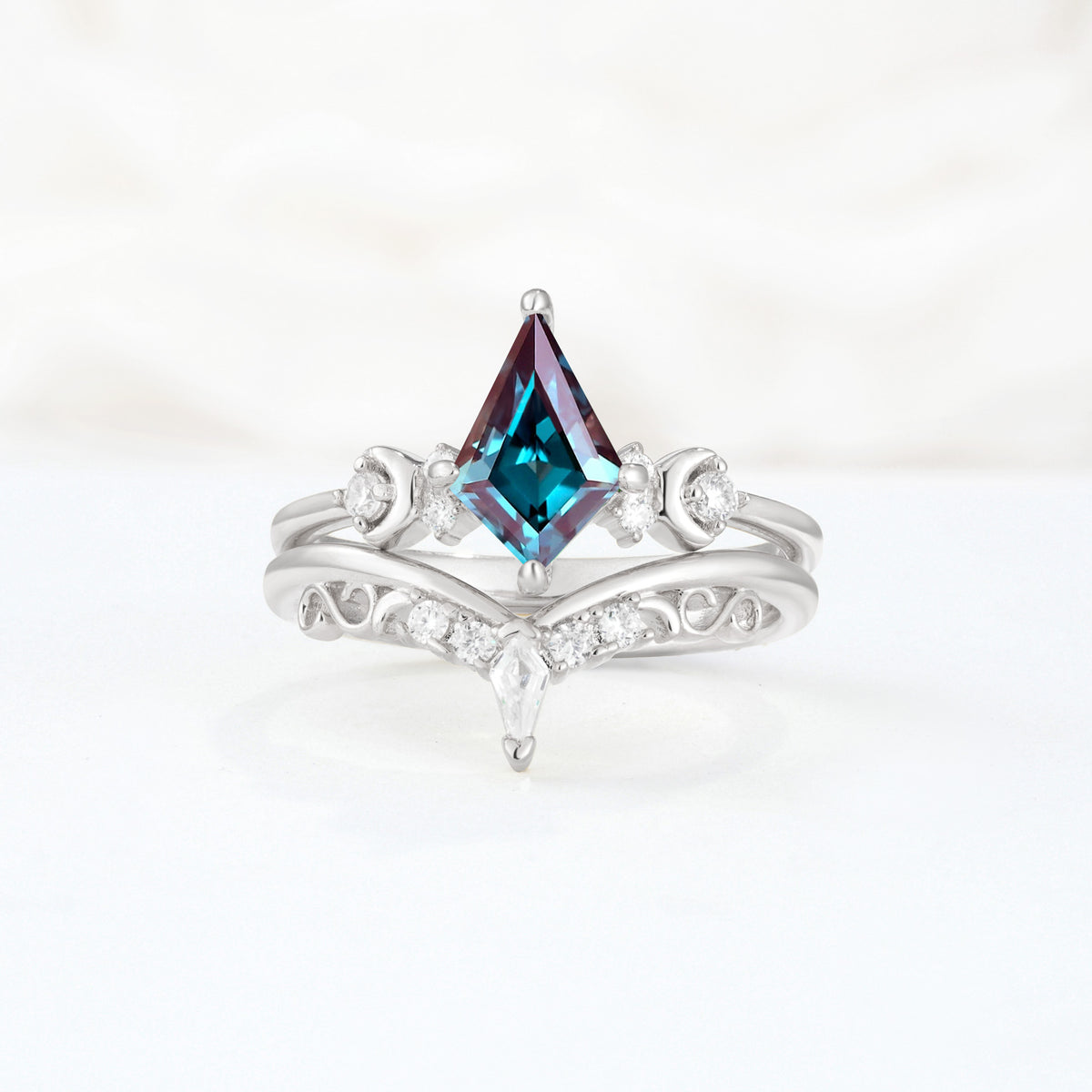 SR17118 Alexandrite Ring - Additional view