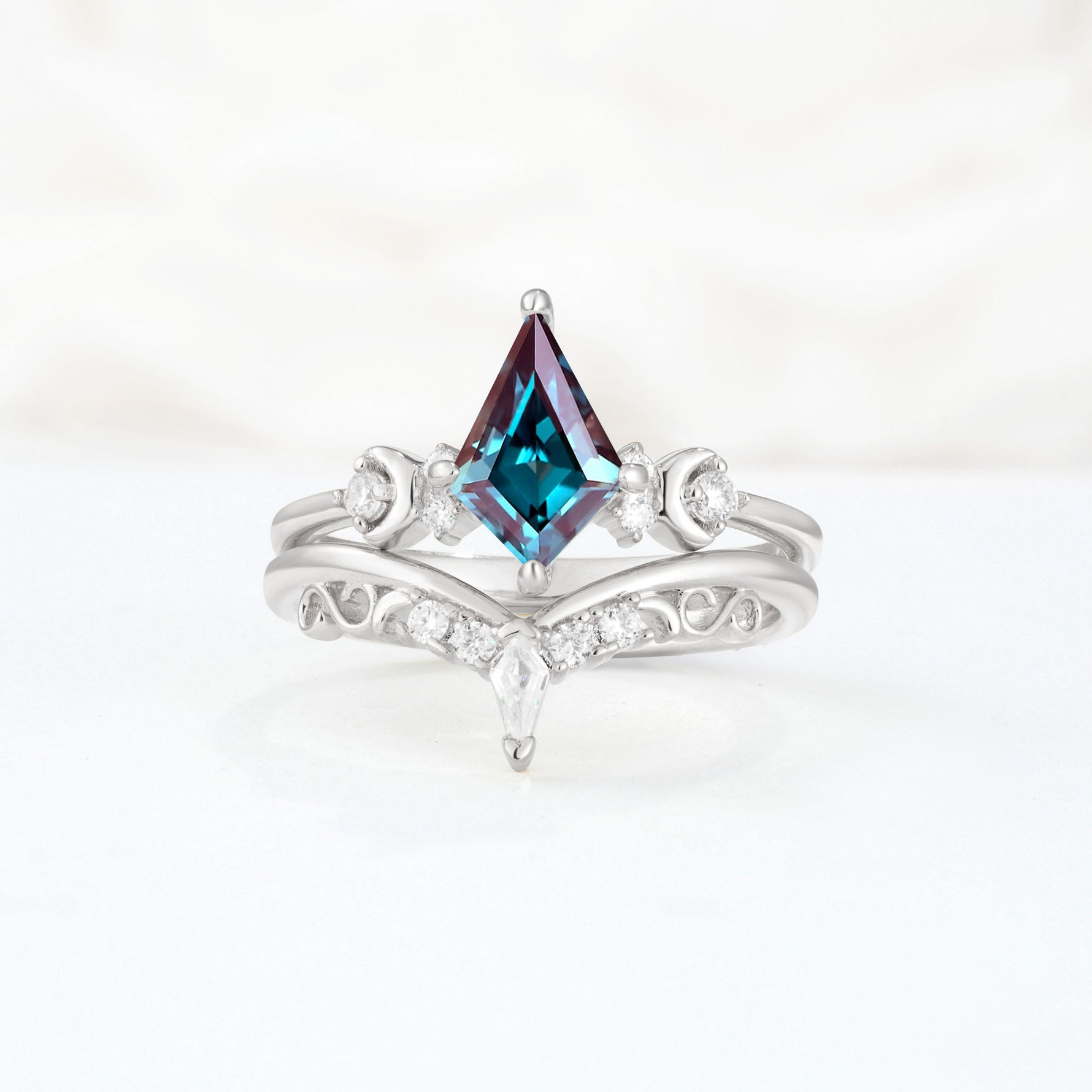SR17118 Alexandrite Ring - Additional view