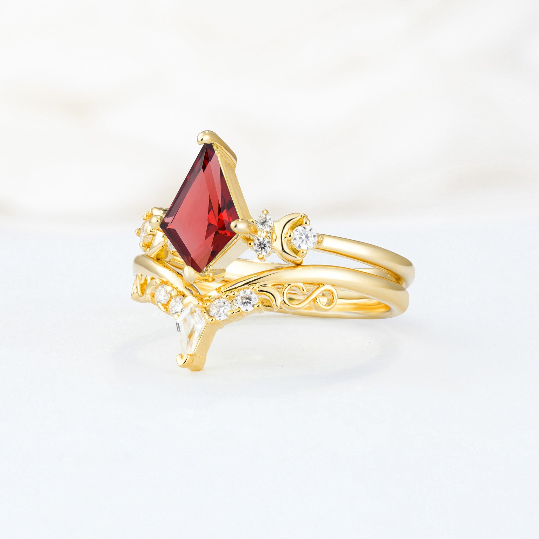 SR17118 Garnet Ring - White-Gold