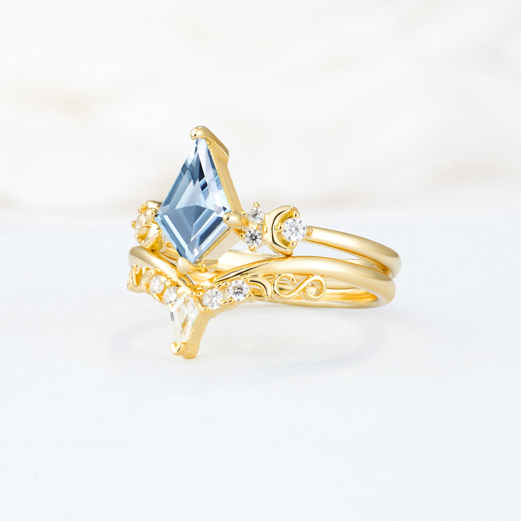 SR17118 Aquamarine Ring - White-Gold