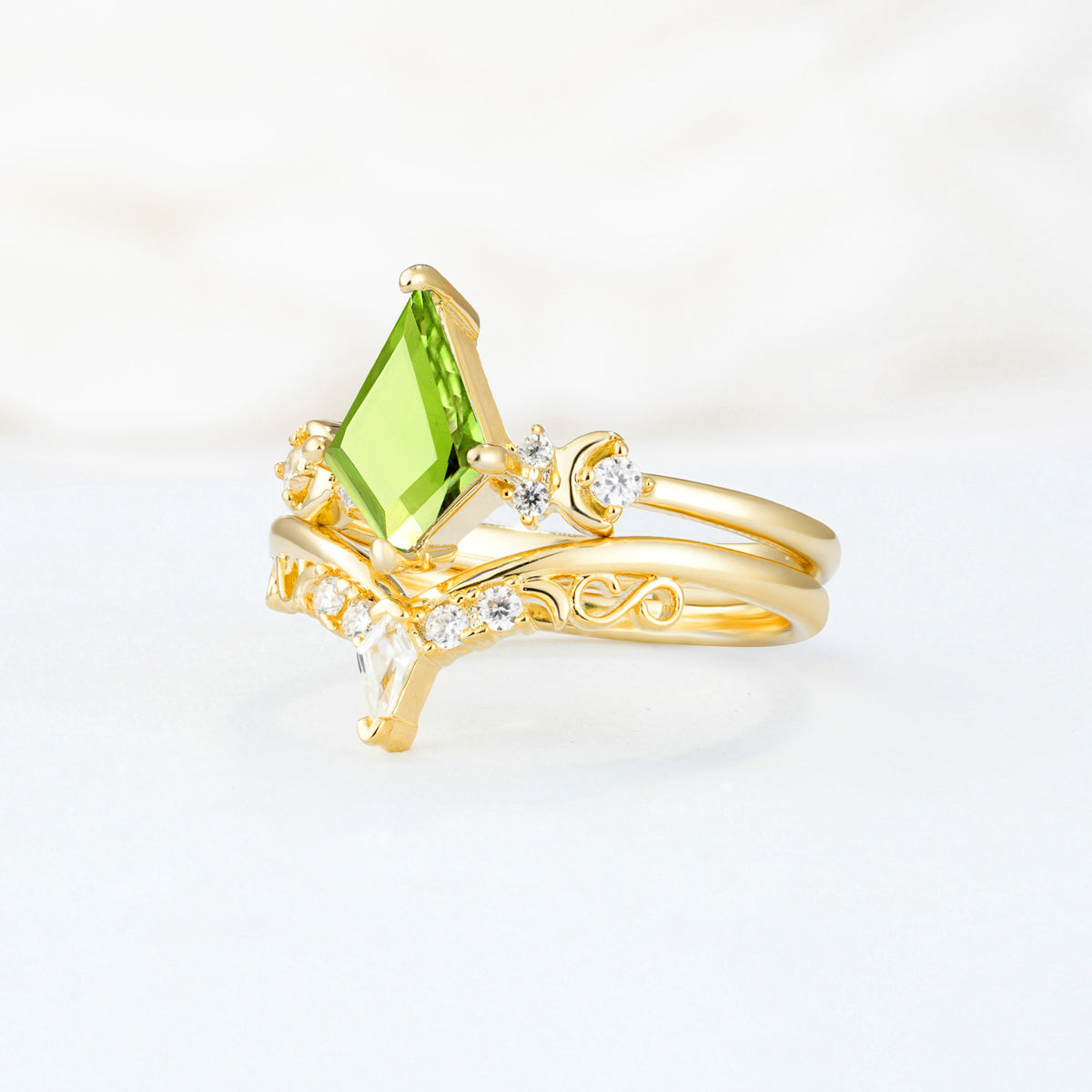 SR17118 Peridot Ring - White-Gold