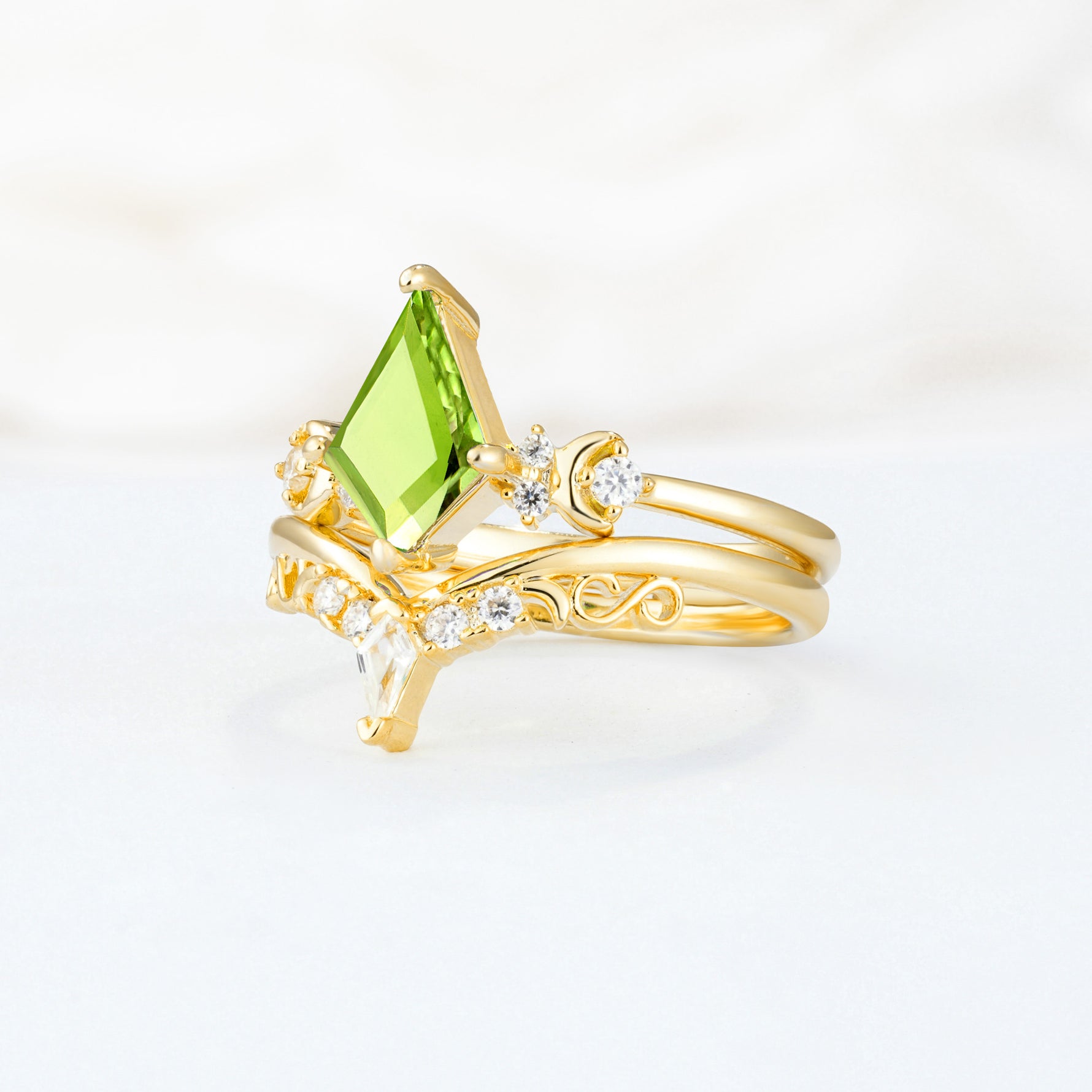 SR17118 Peridot Ring - White-Gold