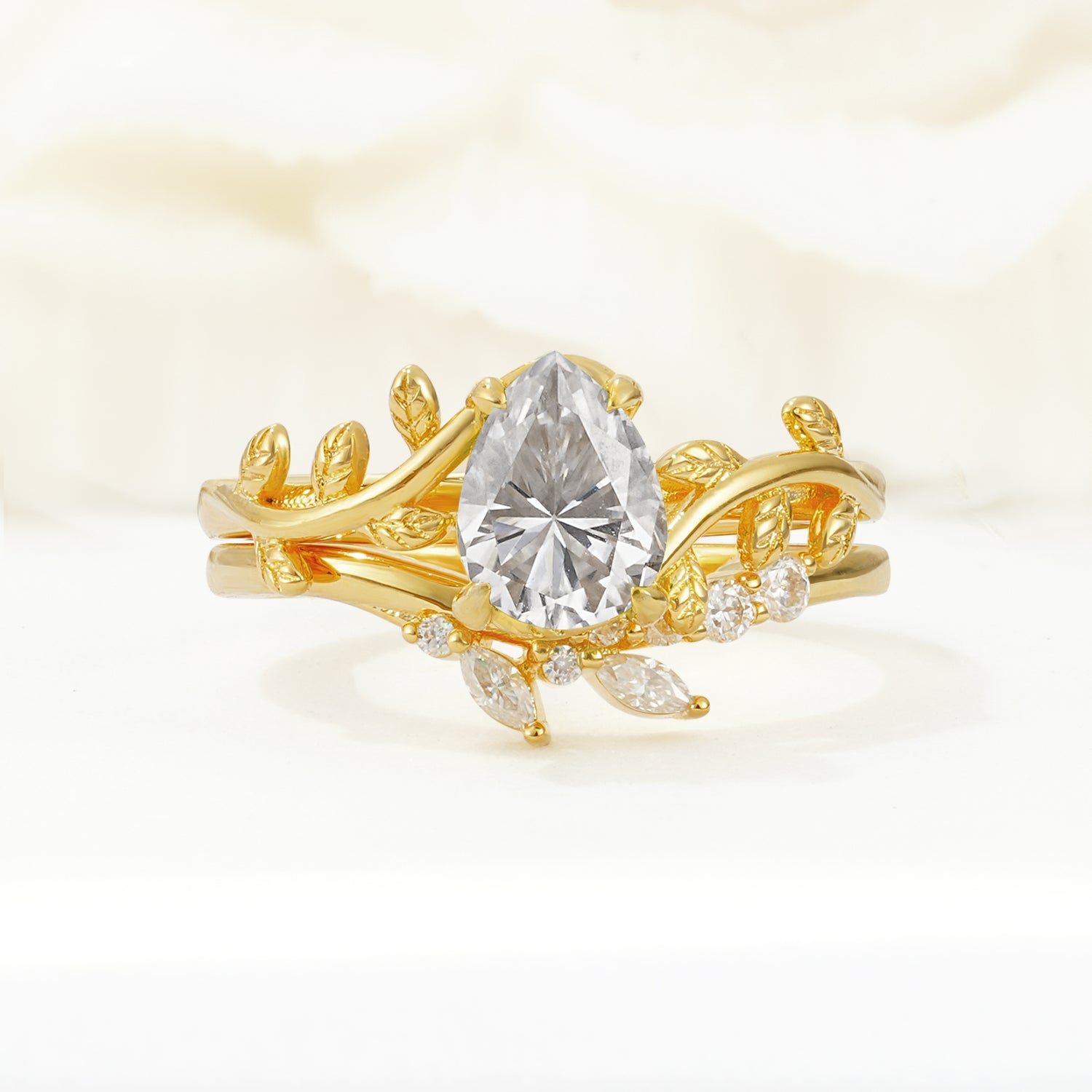 Nature-Inspired Pear Cut Moissanite Bridal Ring Set