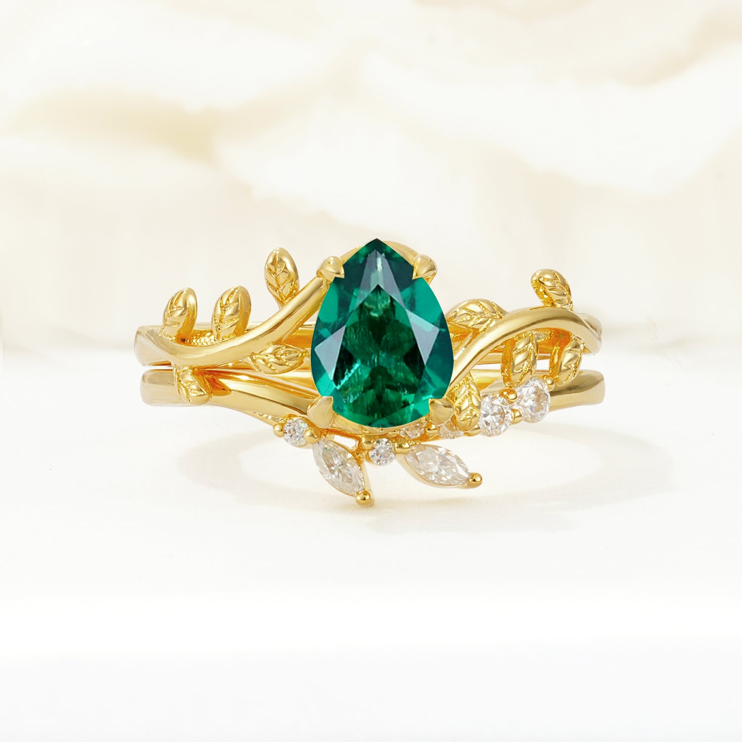 Nature-Inspired Pear Cut Emerald Bridal Ring Set
