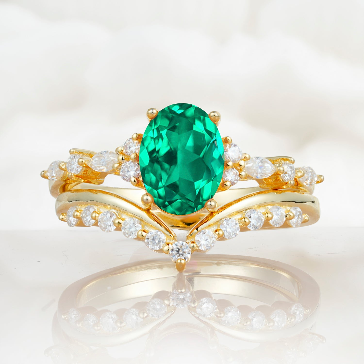 Vintage Style Oval Emerald Engagement Ring Set for Women