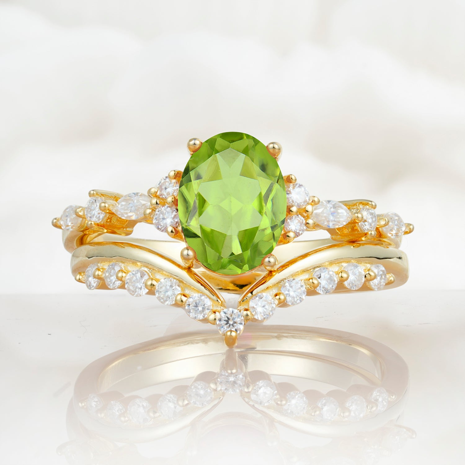 Vintage Style Oval Peridot Engagement Ring Set for Women