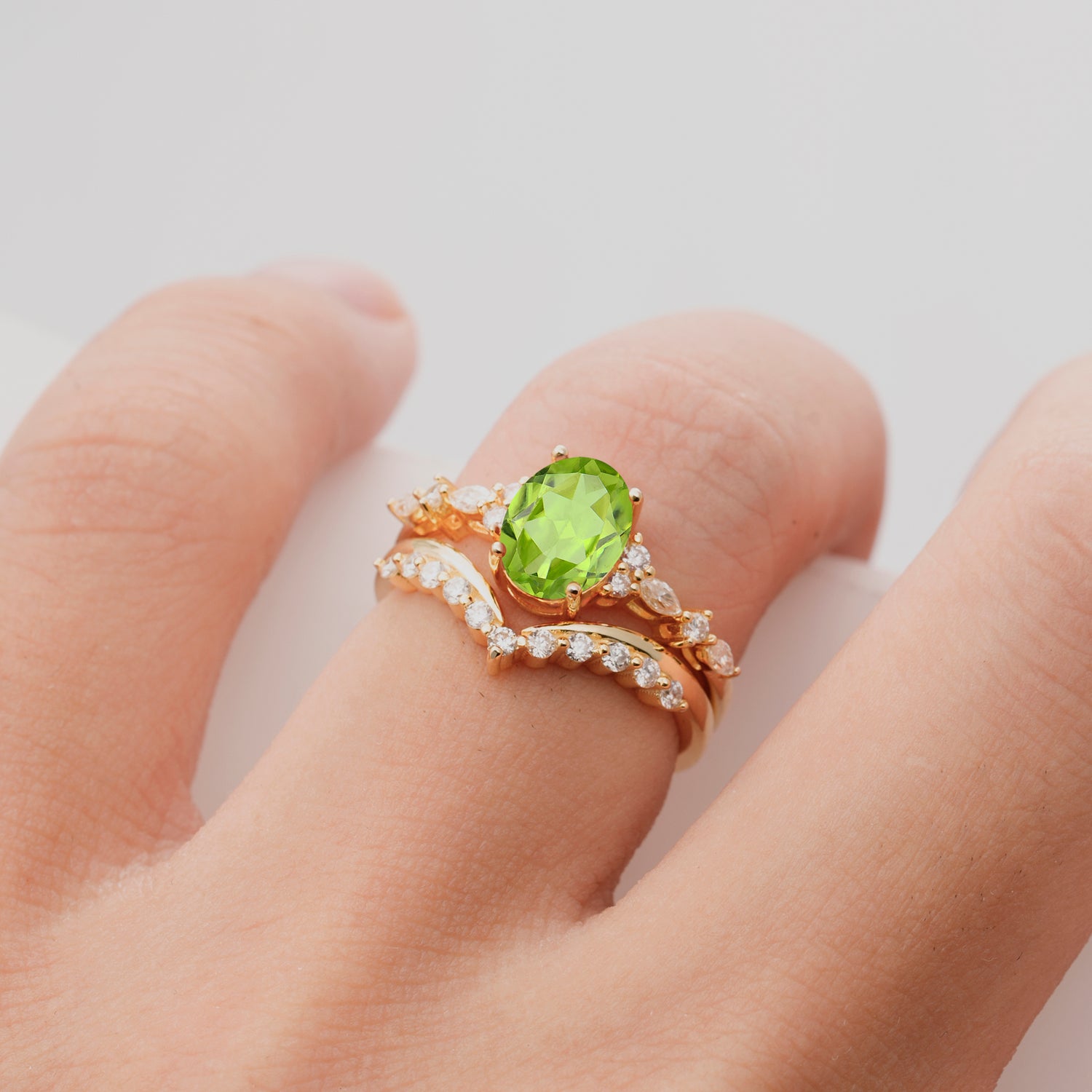 Vintage Style Oval Peridot Engagement Ring Set for Women