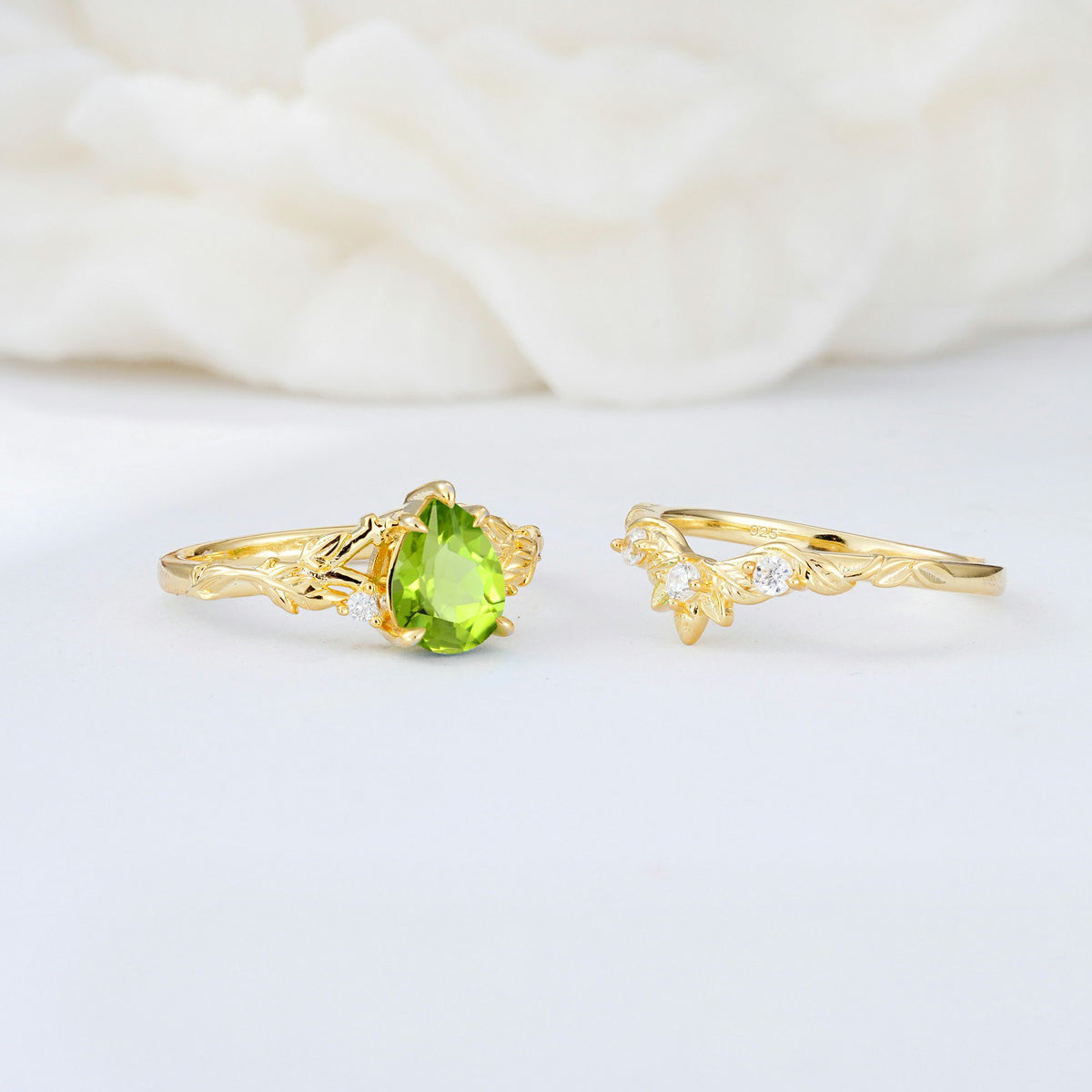SR17127 Peridot Ring - White-Gold