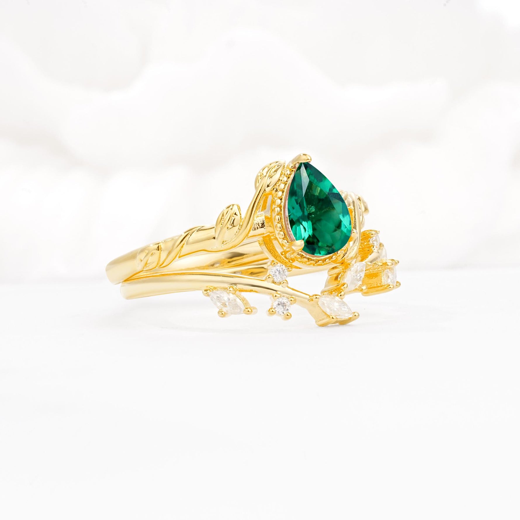 Nature-Inspired Bezel Pear Cut Emerald Engagement Ring Set - Rose-Gold