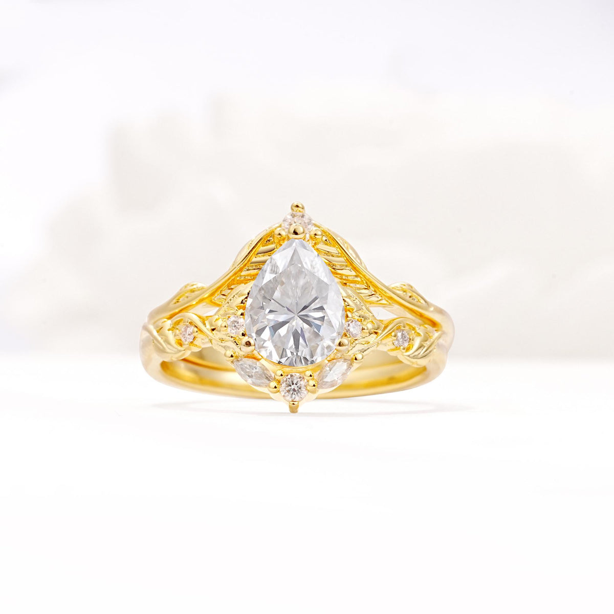 Vintage Filigree Pear Cut Moissanite Engagement Ring Set - Yellow-Gold