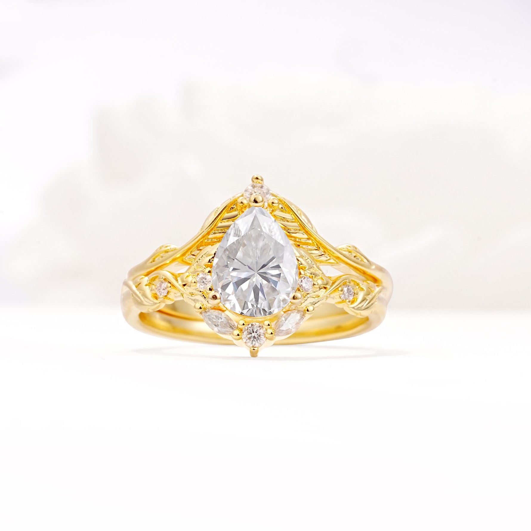 Vintage Filigree Pear Cut Moissanite Engagement Ring Set - Yellow-Gold