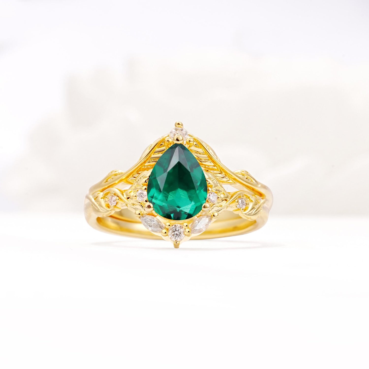 Vintage Filigree Pear Cut Emerald Engagement Ring Set - Yellow-Gold