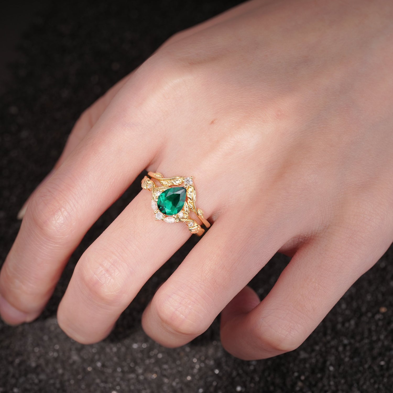 Vintage Filigree Pear Cut Emerald Engagement Ring Set