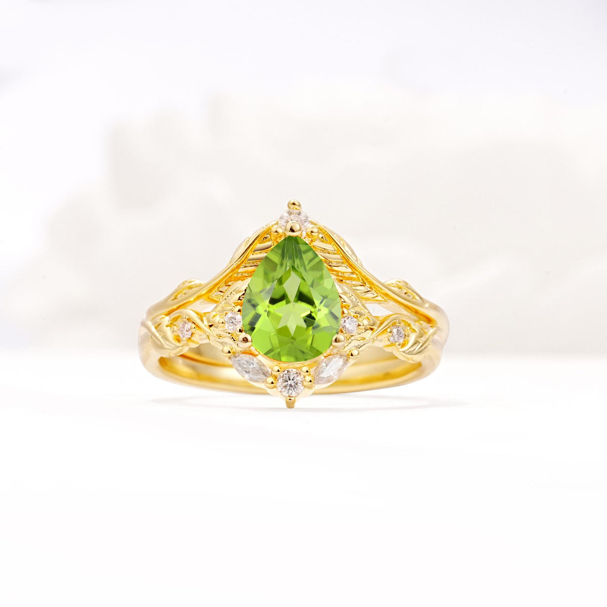 Vintage Filigree Pear Cut Peridot Engagement Ring Set - Yellow-Gold