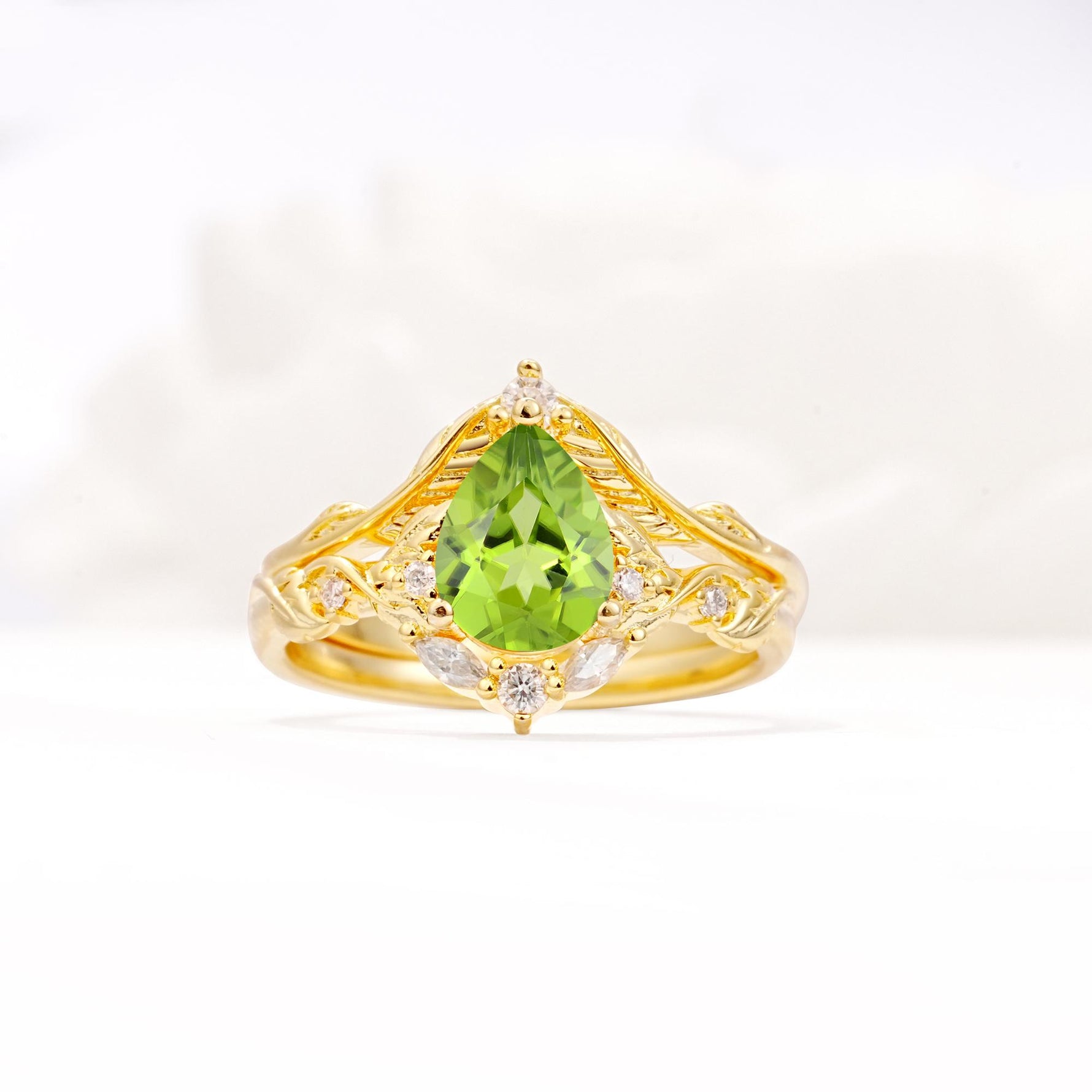 Vintage Filigree Pear Cut Peridot Engagement Ring Set - Yellow-Gold