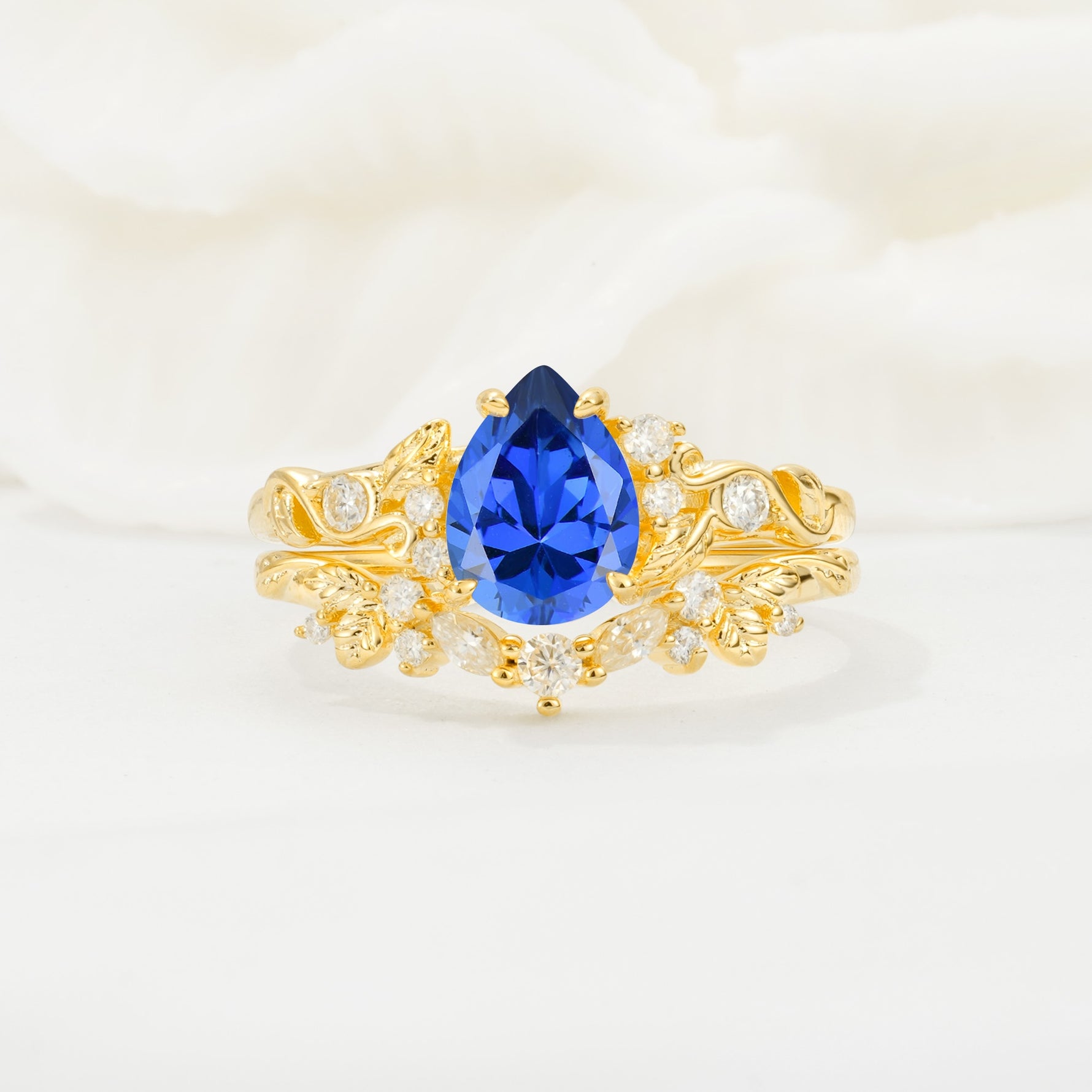 Vintage Pear Cut Sapphire Bridal Ring Set - Yellow-Gold