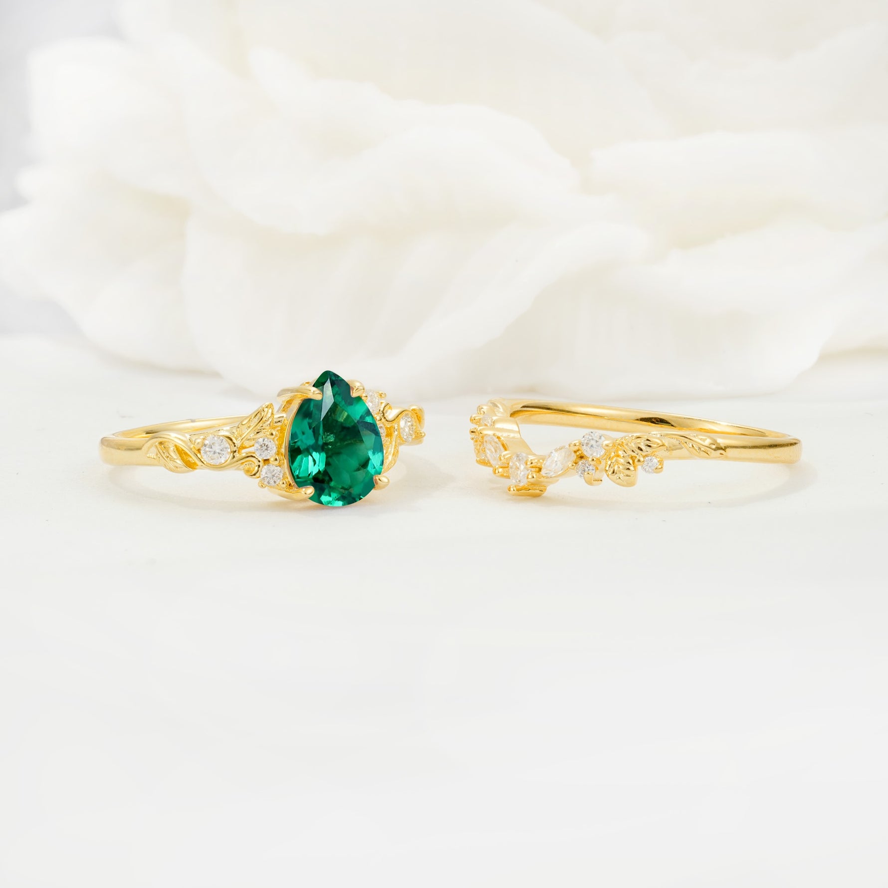Vintage Pear Cut Emerald Bridal Ring Set - White-Gold