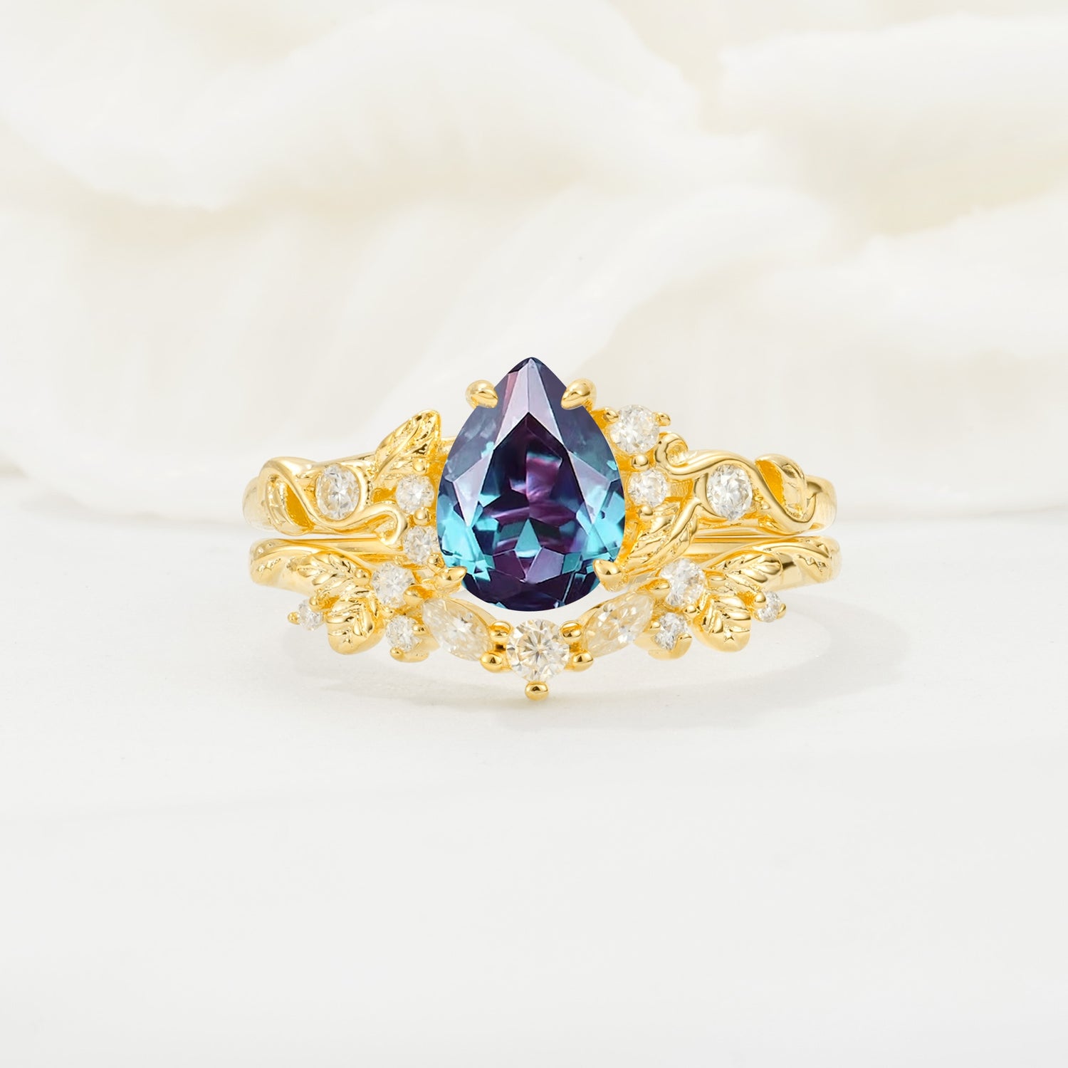 Vintage Pear Cut Alexandrite Bridal Ring Set - Yellow-Gold