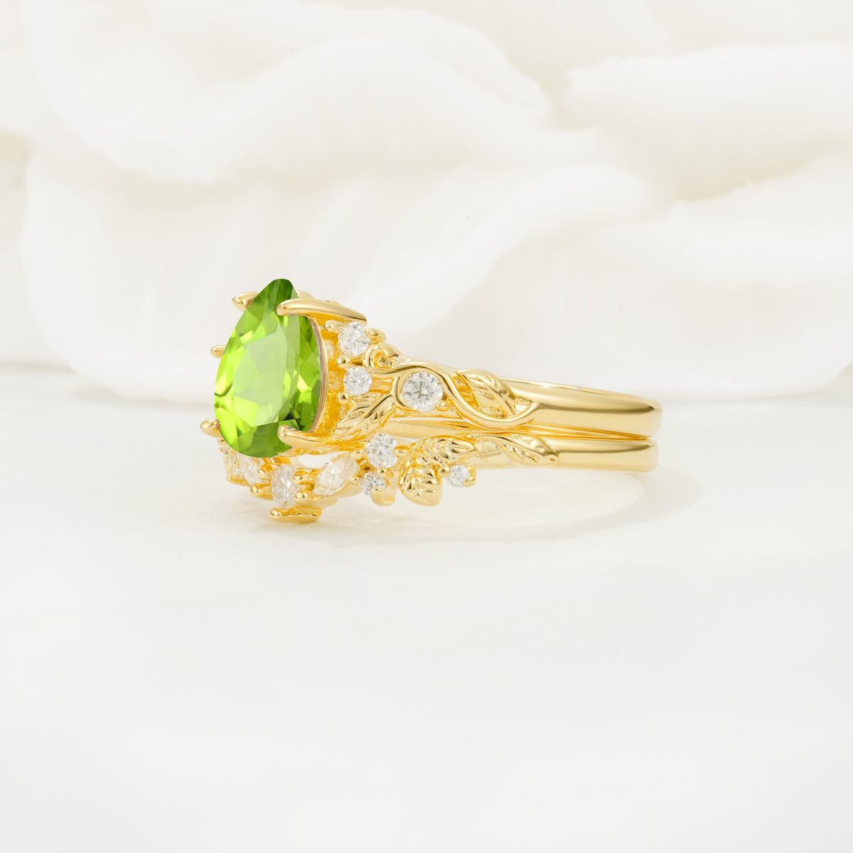 Vintage Pear Cut Peridot Bridal Ring Set - Rose-Gold