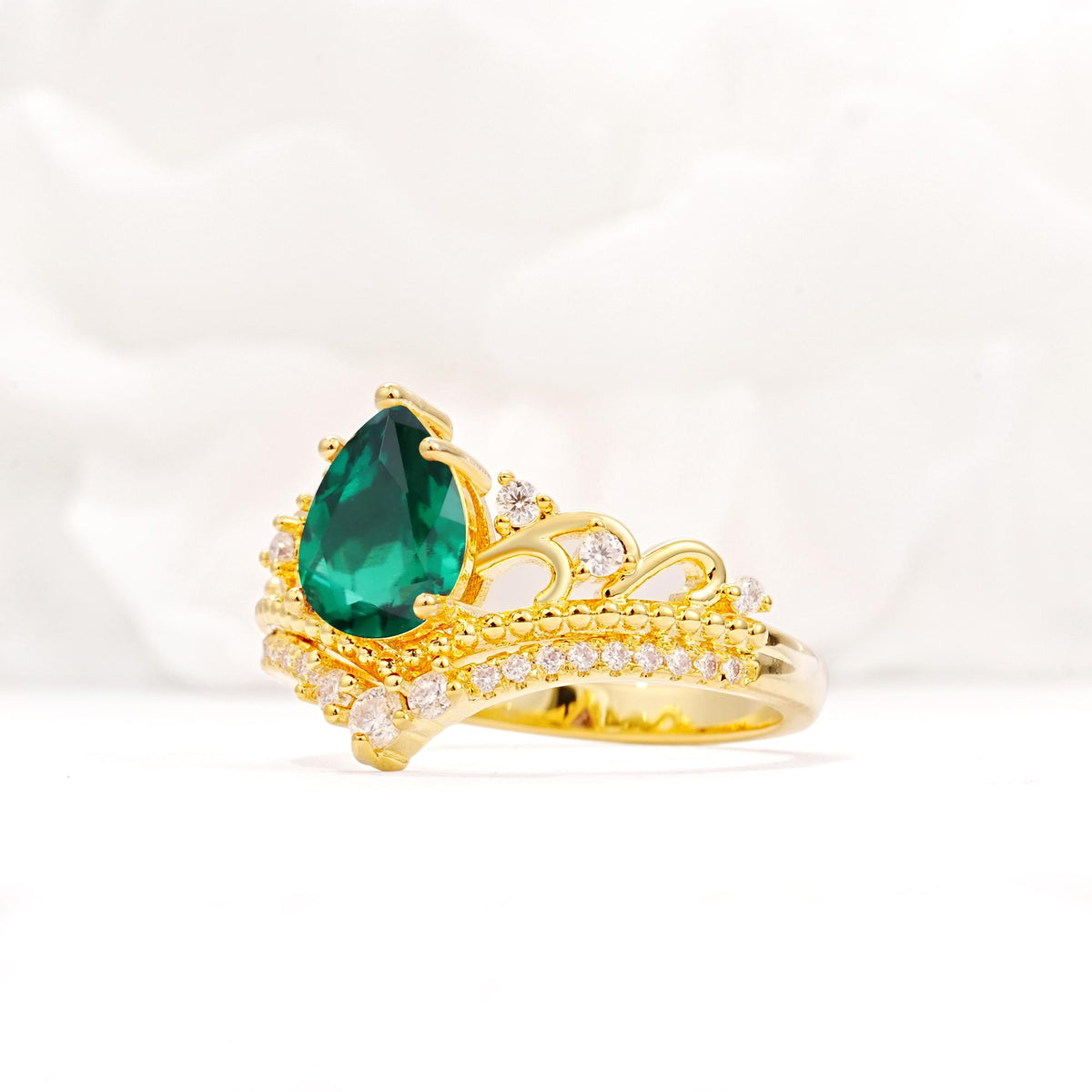 Vintage Pear Cut Emerald Crown Engagement Ring Set - Additional view