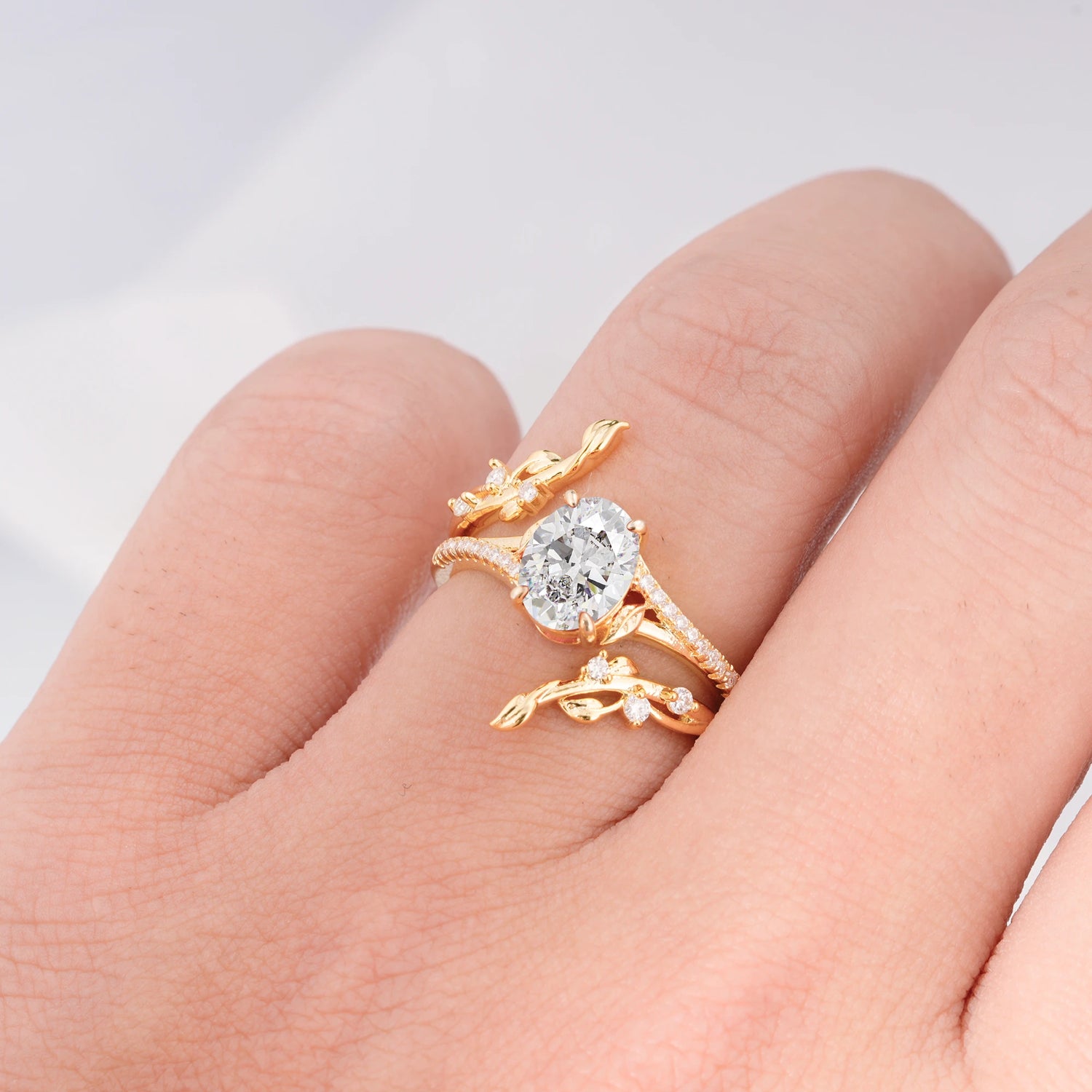 Nature-Inspired Oval Cut Moissanite Ring Set for Proposal