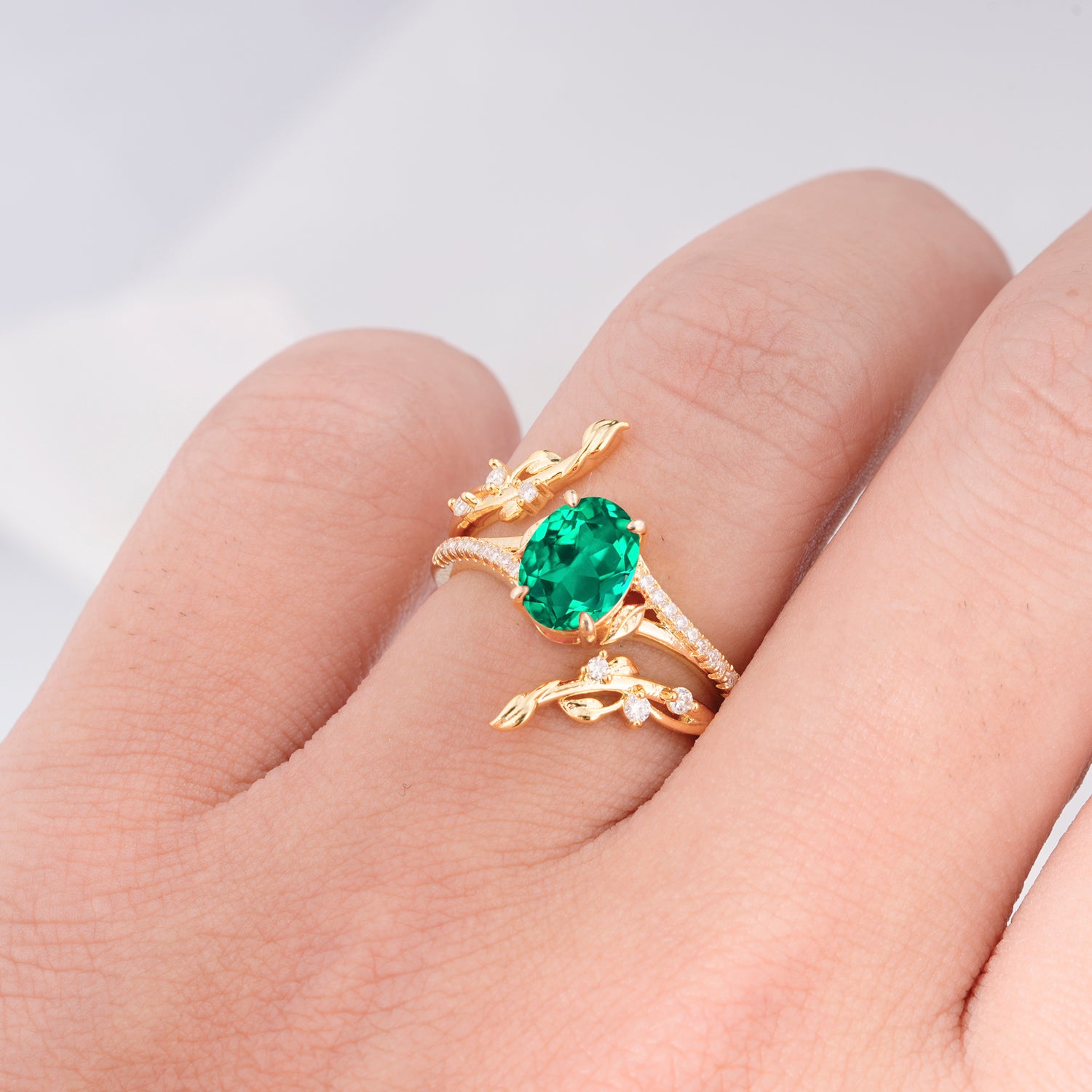 Nature-Inspired Oval Cut Emerald Bridal Ring Set for Proposa